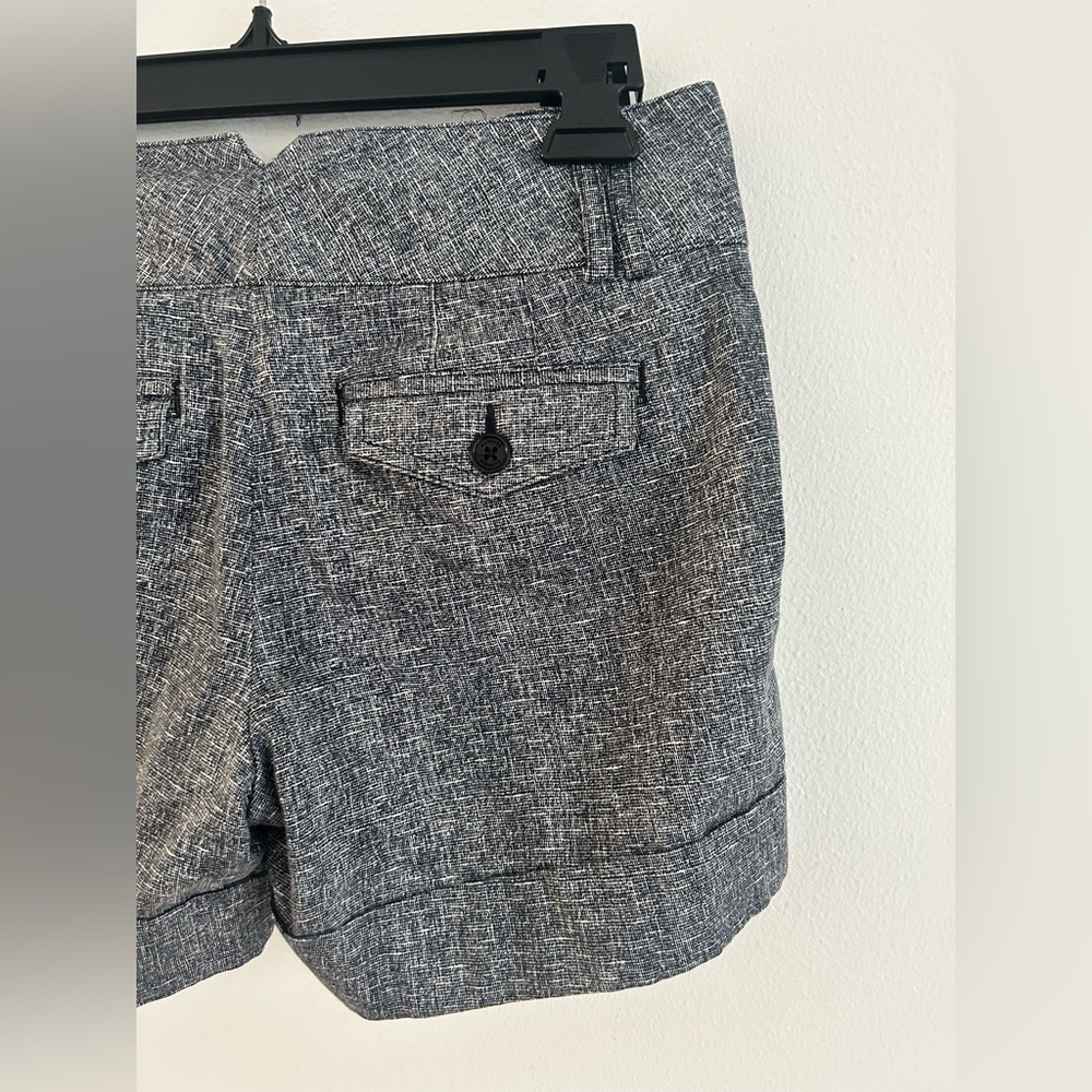 Express Black White Textured Cuffed Dress Shorts Size 6 - Picture 7 of 9